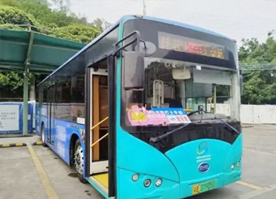 深圳首条宠物友好巴士线路开通